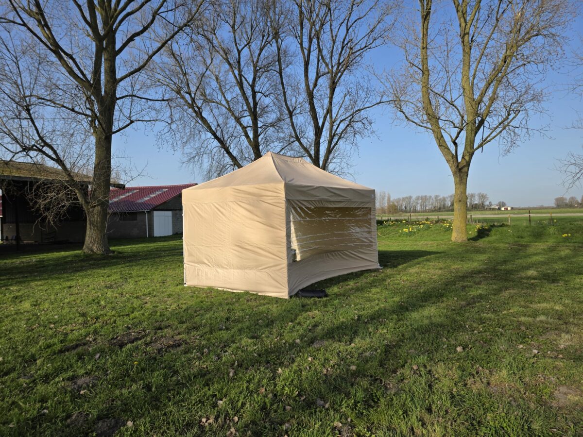 Tonnelle avec fenêtre panoramique