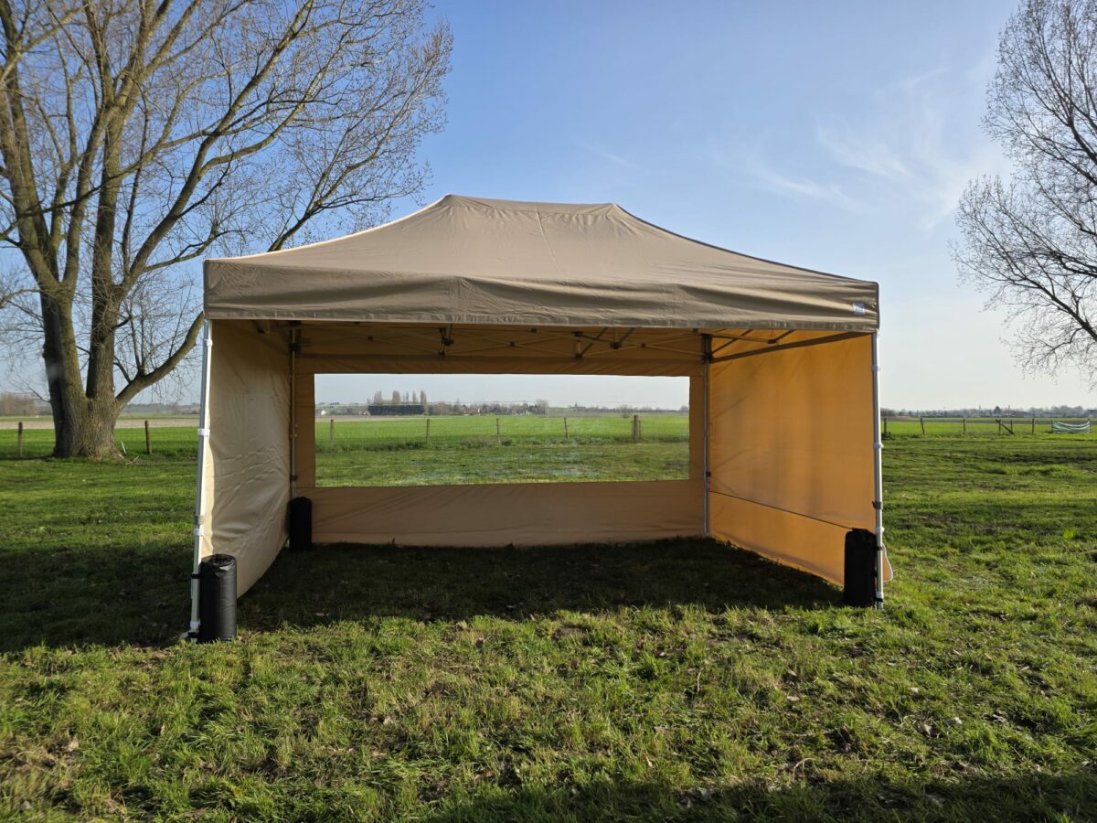 Tonnelle avec fenêtre panoramique